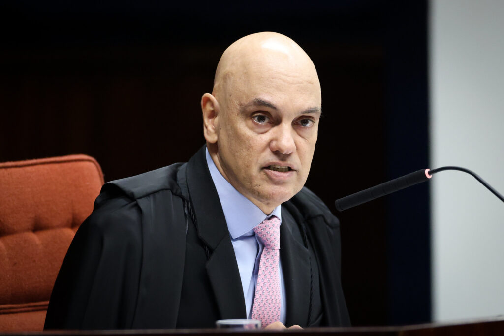 moraes-abre-inquerito-para-apurar-se-receita-e-coaf-vazaram-dados-de-ministros-do-stf