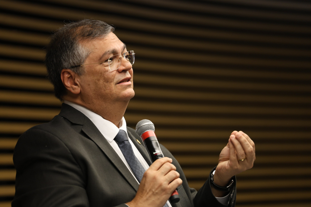 stf-torna-re-mulher-que-xingou-flavio-dino-em-aviao