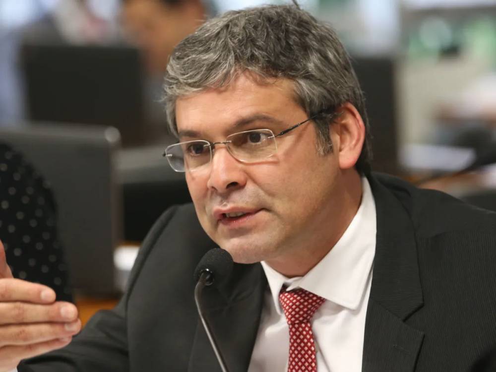 lider-do-pt-pede-que-prf-interrompa-caminhada-de-nikolas-ferreira-pela-br-040