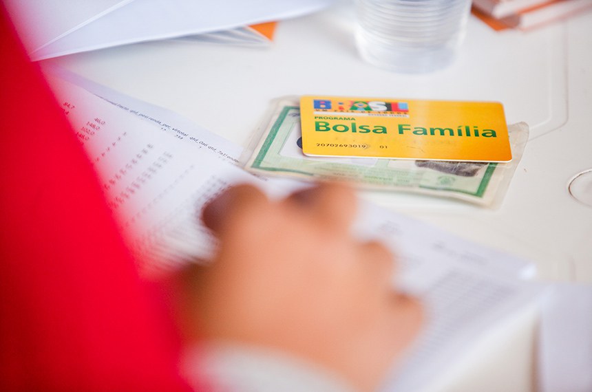 pf-investiga-origem-de-fake-news-sobre-bolsa-familia