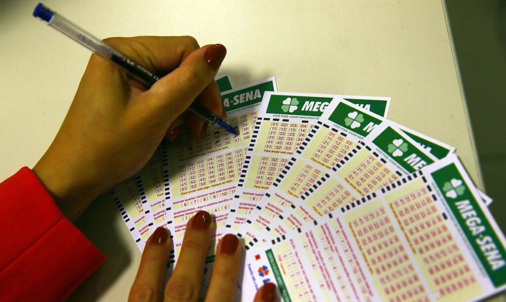 mega-sena-acumula-e-premio-vai-a-r$-115-milhoes
