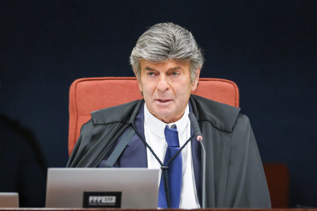 fux-e-diagnosticado-com-pneumonia-e-participara-remotamente-de-primeiras-sessoes-do-stf-em-2026