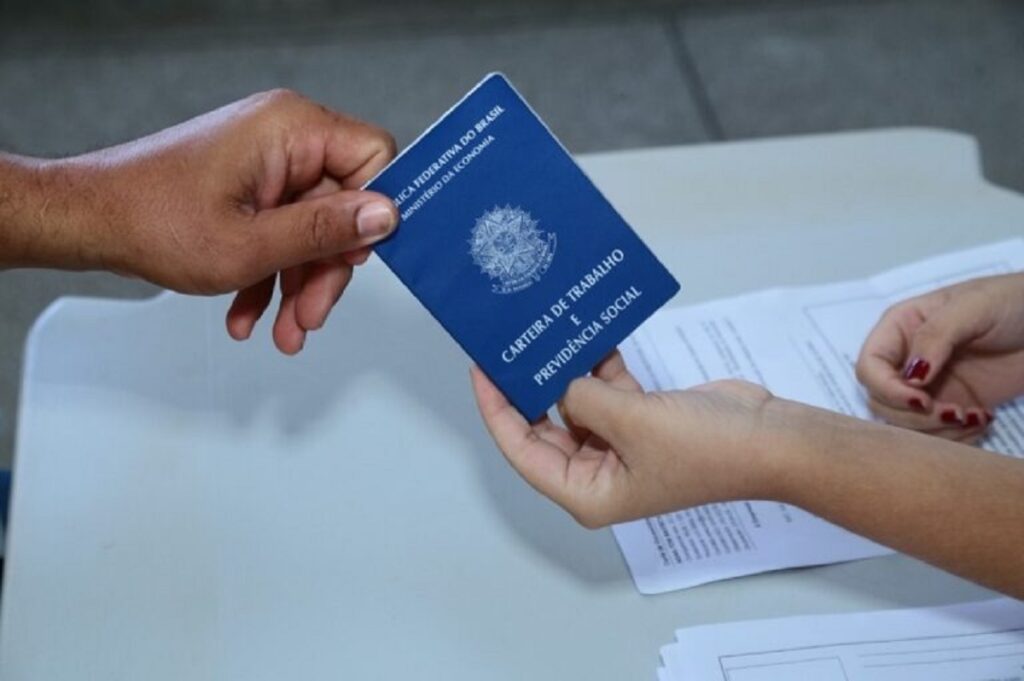 salario-de-admissao-bate-recorde-com-apagao-de-mao-de-obra-e-alta-do-minimo