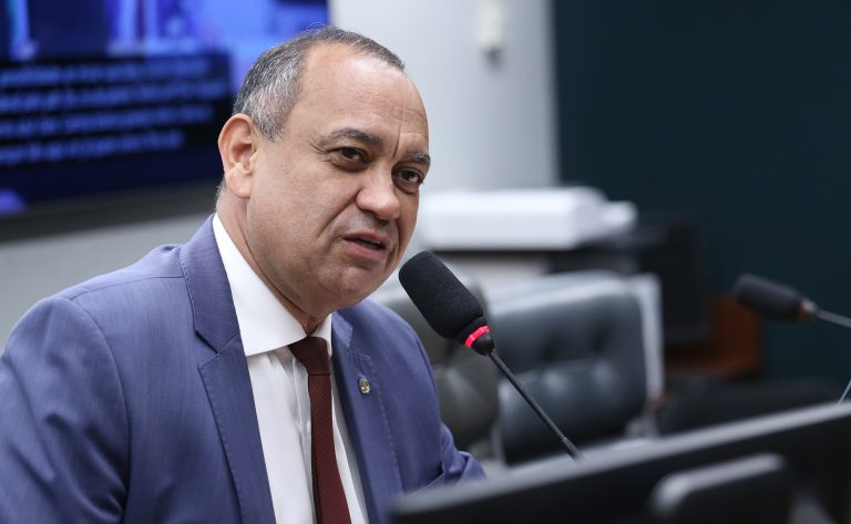 max-lemos-e-eleito-presidente-da-comissao-de-trabalho-da-camara