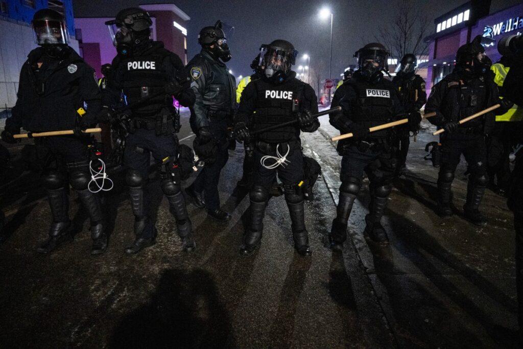 agentes-do-ice-nao-podem-efetuar-prisoes-sem-mandado-no-oregon,-define-juiz-dos-eua
