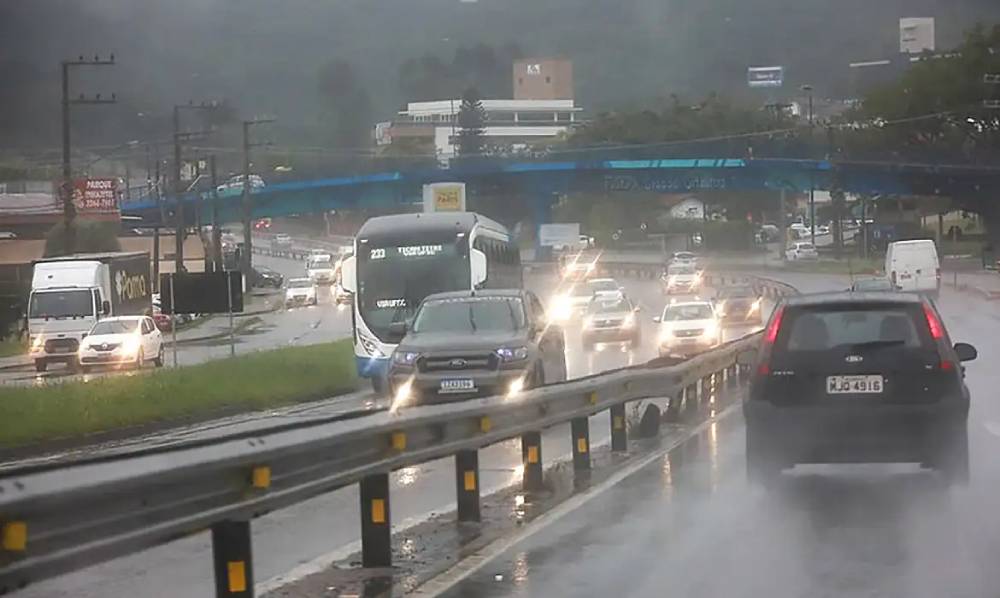 inmet-mantem-alerta-de-calor-no-sul;-sp-e-outros-estados-terao-chuvas-intensas