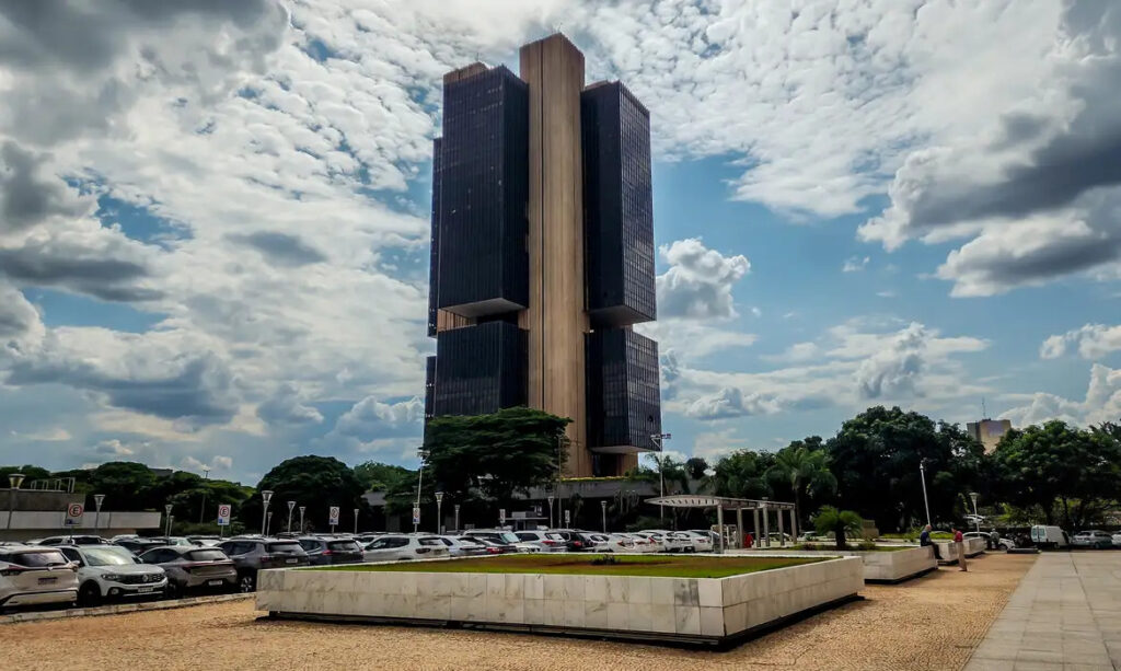 pt-aprova-resolucao-em-que-critica-banco-central-e-defende-revisao-da-meta-de-inflacao