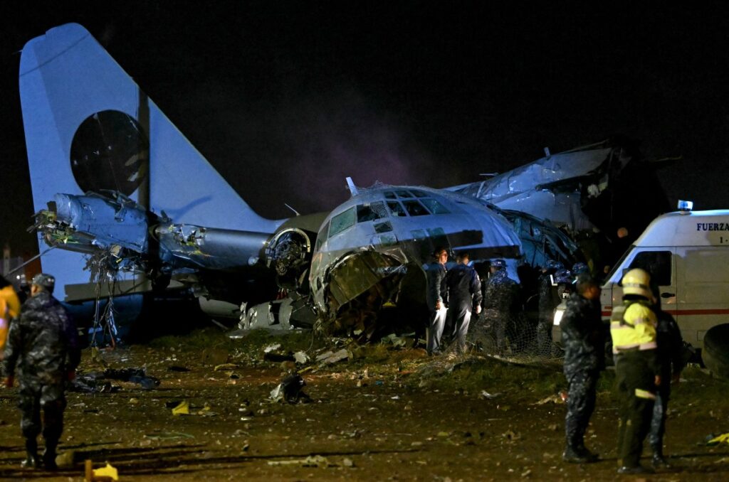 acidente-com-aviao-militar-deixa-ao-menos-11-mortos-na-bolivia