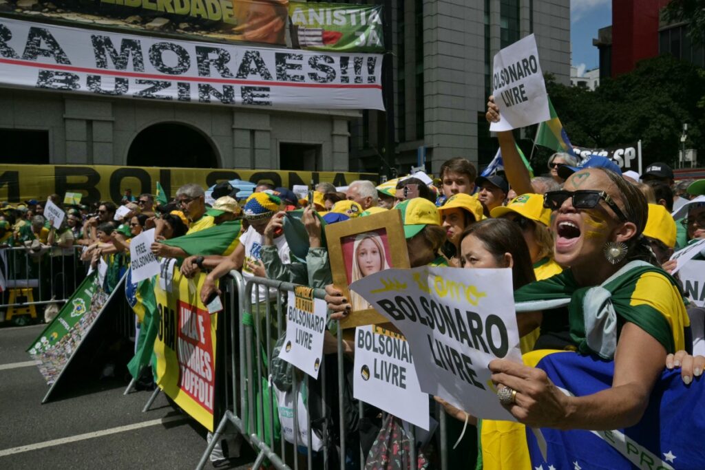 ato-de-bolsonaristas-no-rio-tem-estimativa-de-4,7-mil-pessoas,-aponta-monitor-usp/cebrap