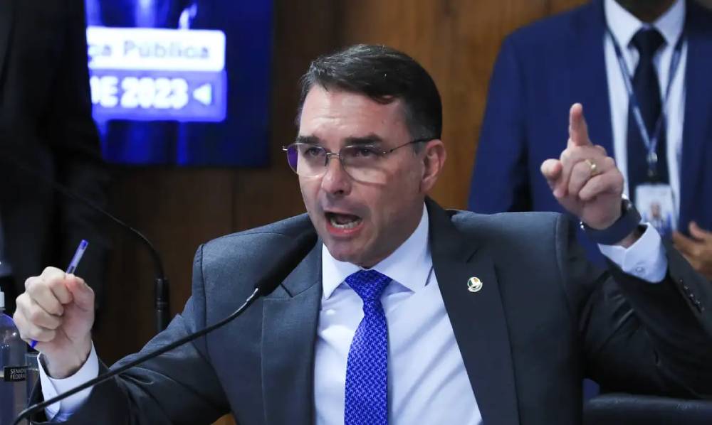 flavio-escolhe-ex-ministra-do-tse-e-advogado-da-lava-jato-para-campanha-a-presidencia