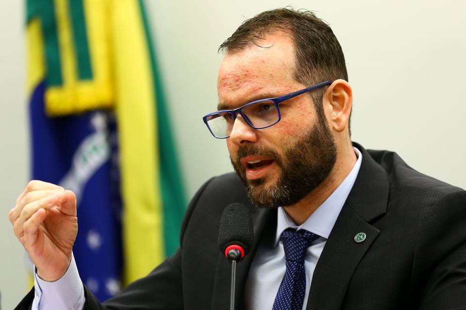 senador-seif-elogia-prisao-de-banqueiro-em-caso-de-fraudes-bancarias
