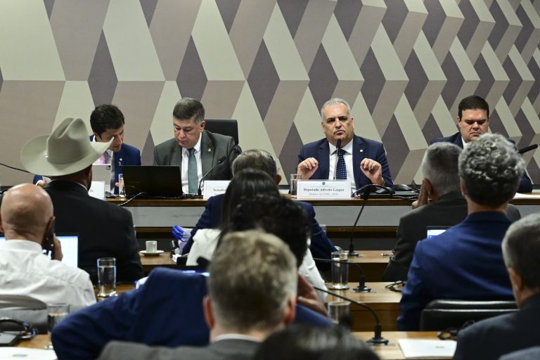 cpmi-do-inss-ouve-ex-noiva-de-vorcaro-e-presidente-da-dataprev-nesta-segunda