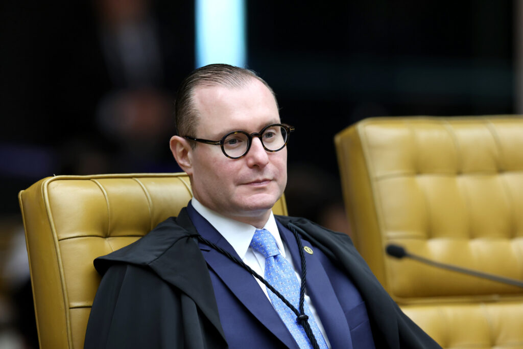 zanin-interrompe-julgamento,-suspende-nova-eleicao-e-mantem-governador-interino-no-rj