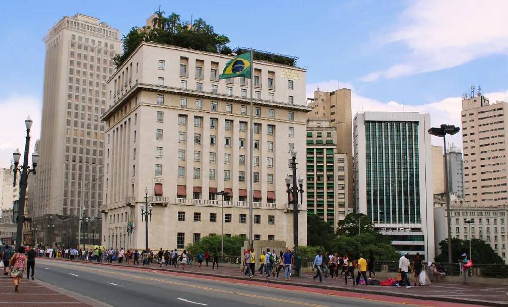 prefeituras-ampliam-quadro-de-funcionarios-em-ritmo-10-vezes-maior-que-uniao-em-quatro-anos