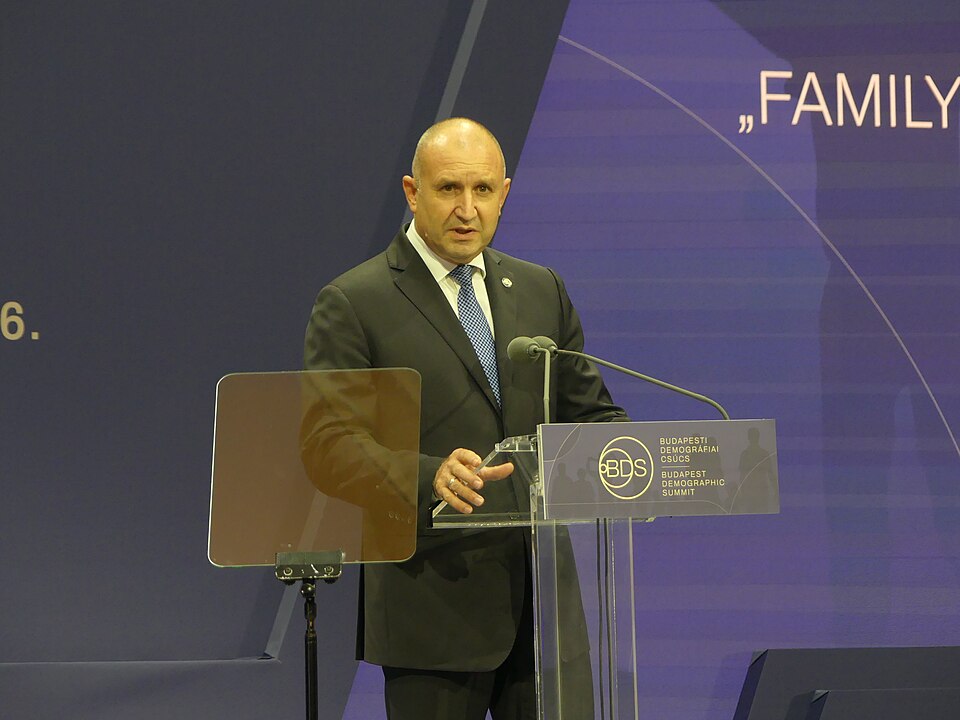 ex-presidente-radev-vence-eleicoes-legislativas-na-bulgaria