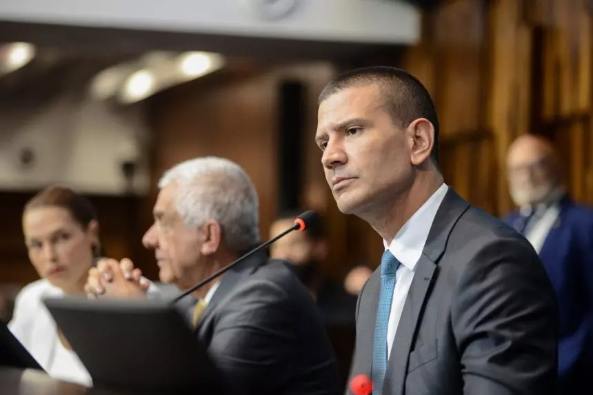deputados-do-pdt-acionam-stf-para-anular-eleicao-de-douglas-ruas-como-presidente-da-alerj