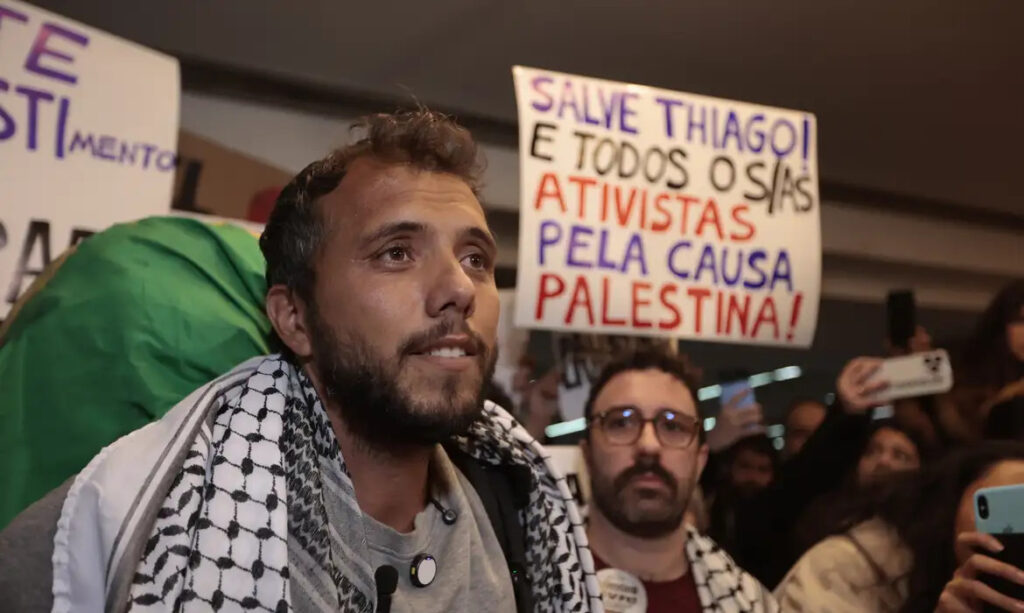 ativista-brasileiro-thiago-avila-e-deportado-da-argentina