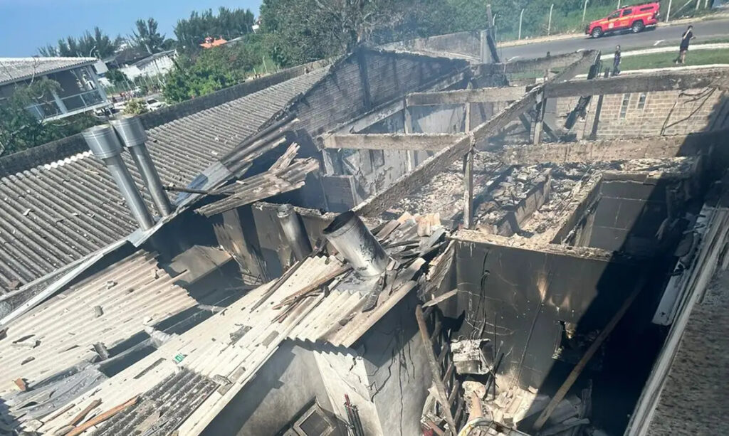 aviao-de-pequeno-porte-cai-em-capao-da-canoa-sobre-restaurante