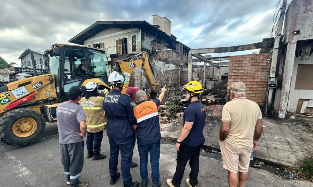 bombeiros-localizam-quarta-vitima-da-queda-de-aviao-no-rs
