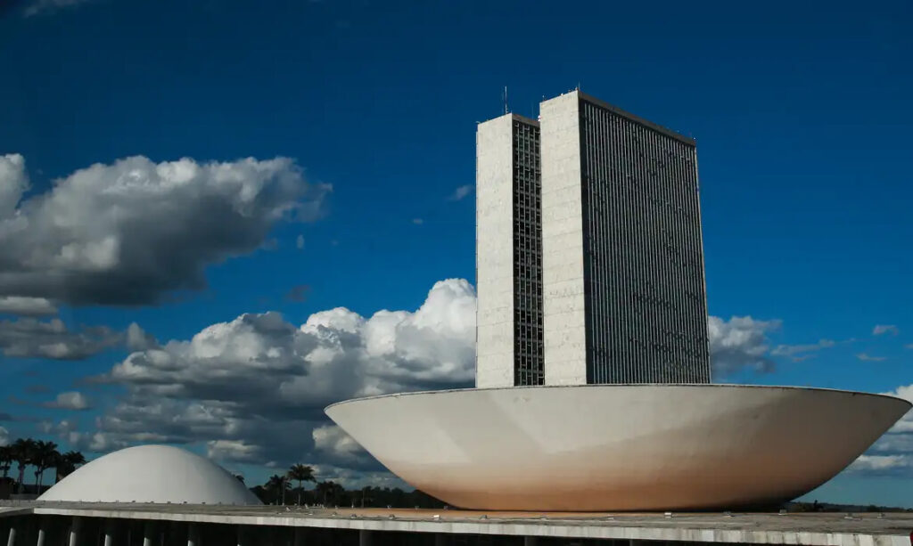 janela-leva-pelo-menos-114-deputados-a-trocar-de-partido-para-eleicao