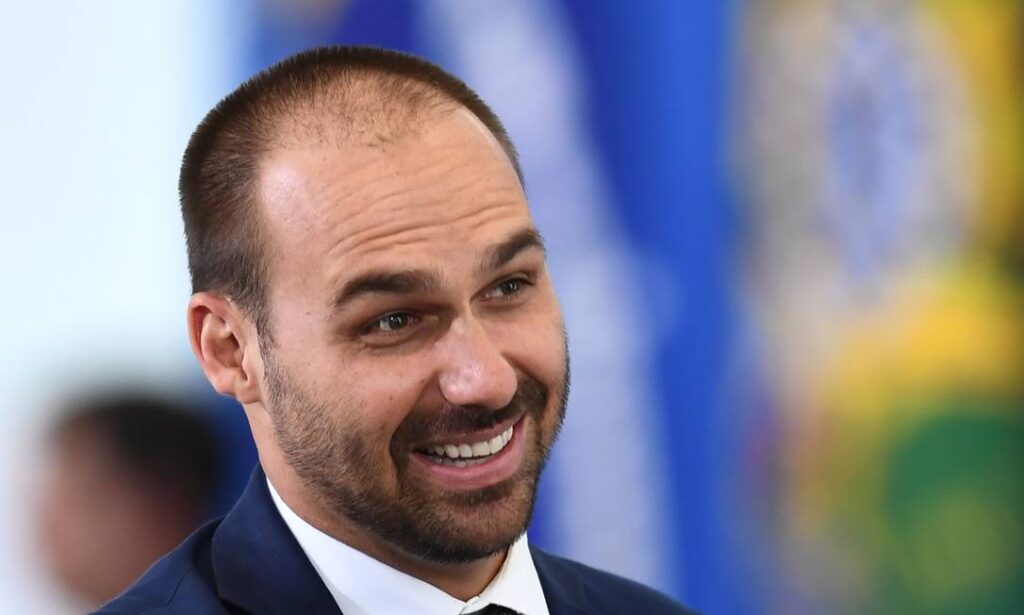 apos-comentario-nas-redes,-eduardo-bolsonaro-faz-ataque-publico-a-nikolas-ferreira