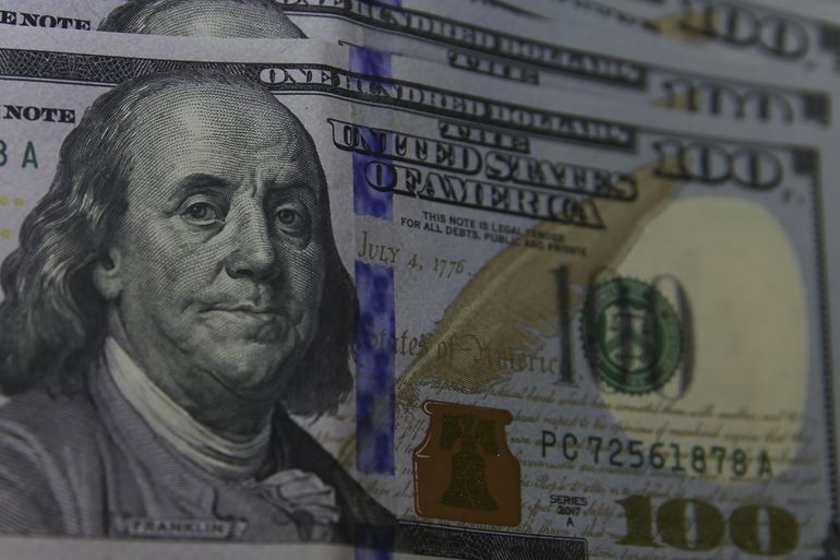dolar-cai-e-bolsa-sobe-com-guerra-no-oriente-medio-no-radar