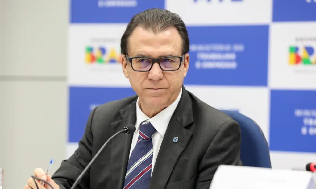 marinho:-deputados-precisam-encarar-projetos-do-fim-da-6×1-e-de-trabalhadores-por-app