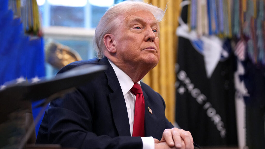 acho-que-ha-cerca-de-400-petroleiros-retidos-no-estreito-de-ormuz,-diz-trump