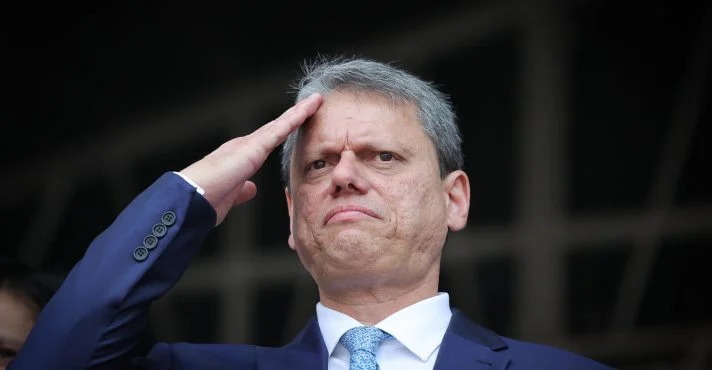 tarcisio-cria-‘call-center’-e-facilita-repasses-para-obras-no-interior-antes-da-eleicao