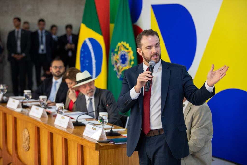 na-visita-a-washington,-vamos-tratar-com-trump-de-maneira-construtiva,-afirma-durigan