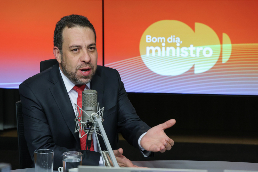 boulos-diz-que-e-risco-real-a-camara-aprovar-fim-da-6×1-mas-proposta-ser-engavetada-no-senado