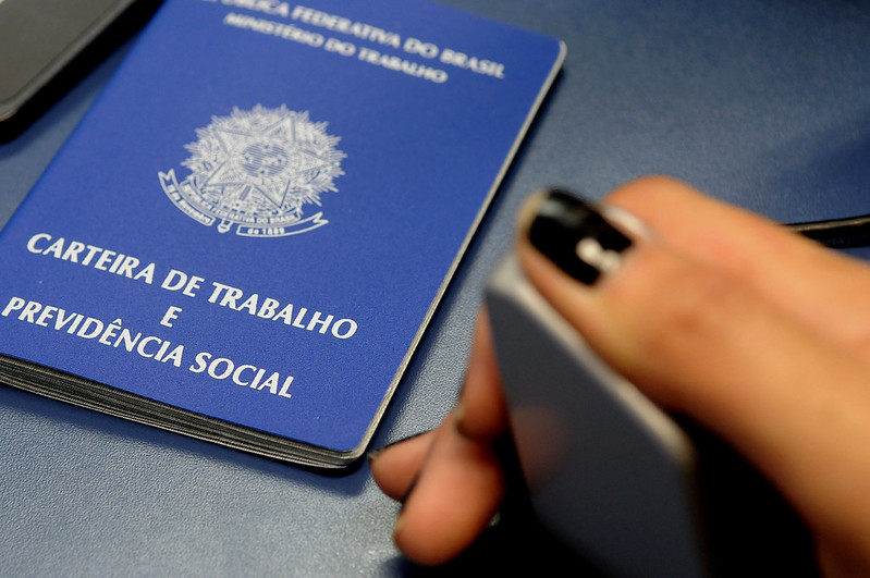 35,012-milhoes-trabalhavam-de-41-a-44-horas-semanais-em-2025,-revela-rais