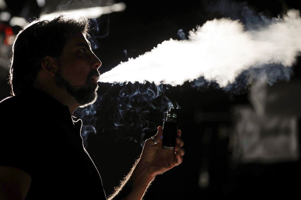 fundacao-do-cancer-alerta-para-avanco-dos-vapes-entre-jovens