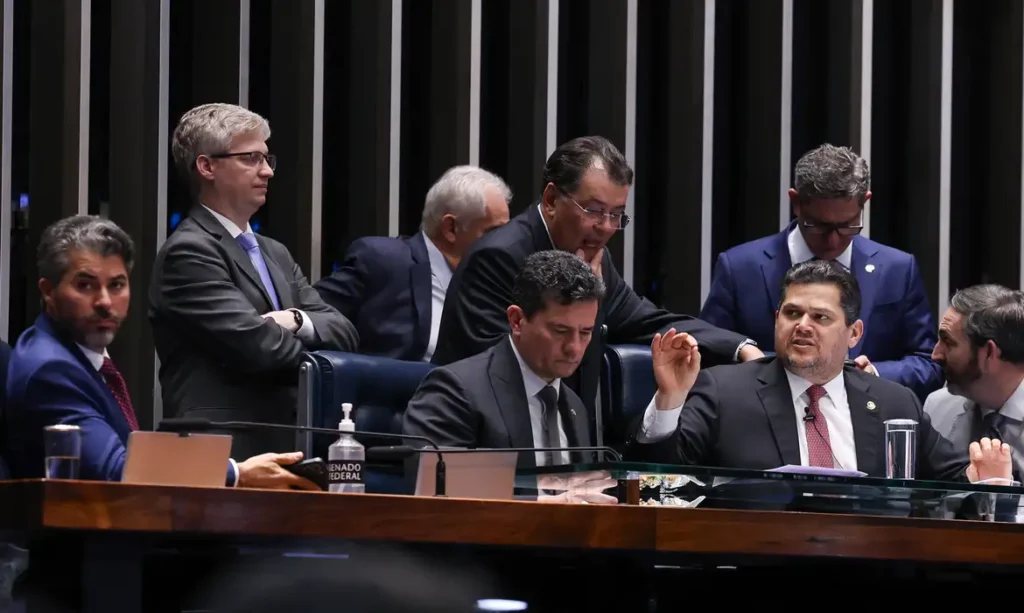 senado-aprova-uso-do-fundo-do-pre-sal-para-dividas-do-agro