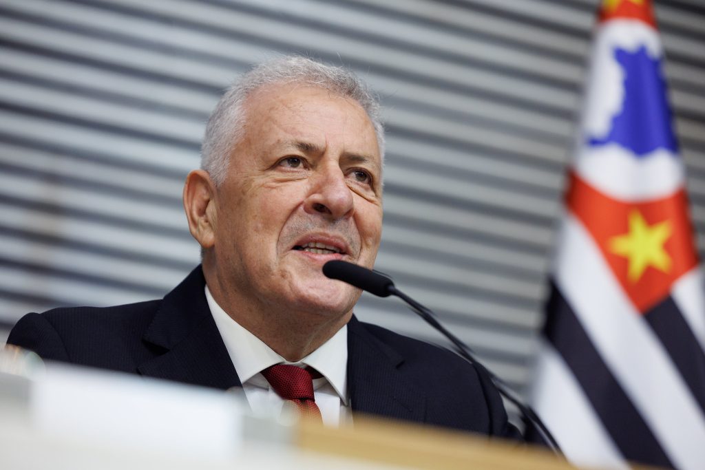alesp-homenageia-socrates-com-o-colar-de-honraria-ao-merito-legislativo