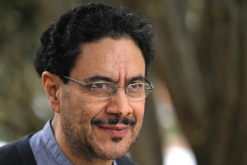 esquerdista-ivan-cepeda-encerra-campanha-presidencial-diante-de-milhares-de-pessoas-na-colombia