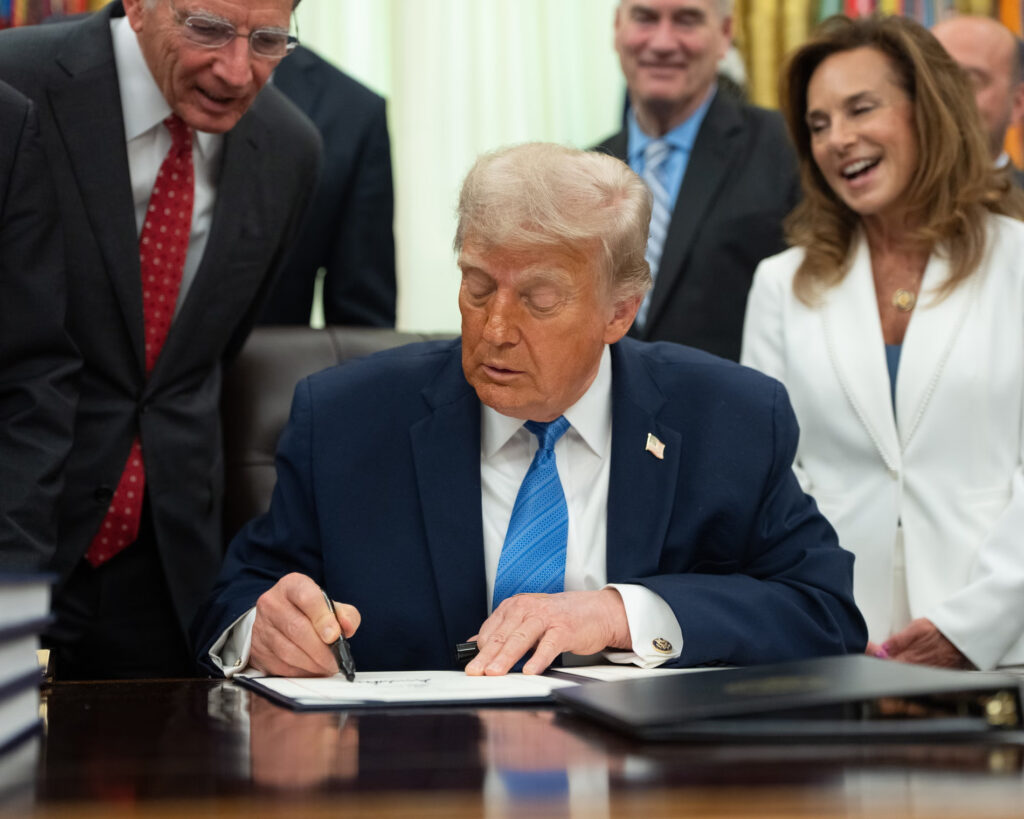 trump-diz-que-acordo-com-ira-“ja-esta-concluido”