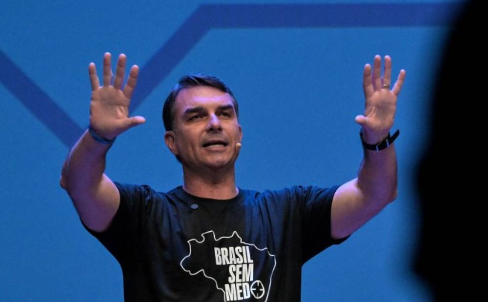 pf-conclui-que-flavio-bolsonaro-caluniou-lula-ao-associa-lo-ao-trafico-de-drogas