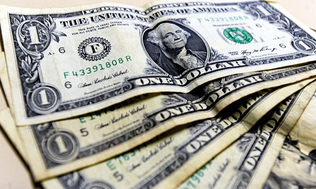 dolar-volta-a-r$-5,15-com-aumento-das-tensoes-entre-eua-e-ira