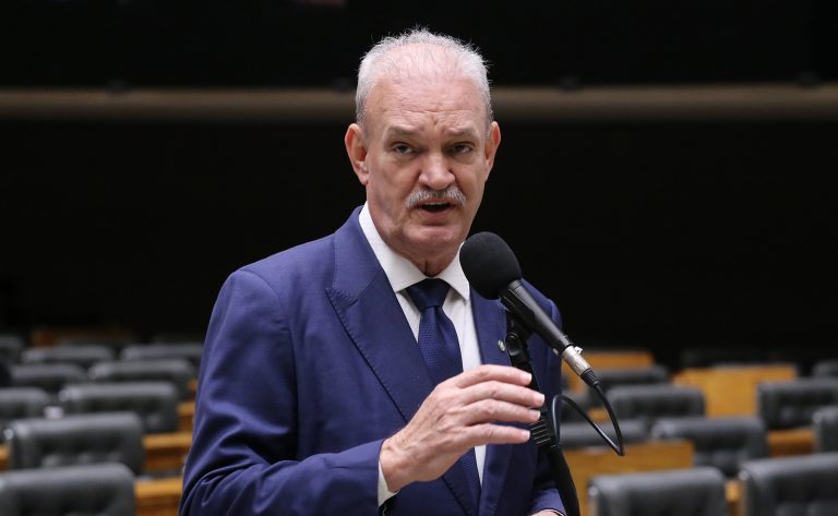 comissao-aprova-novas-regras-para-placas-de-atendimento-prioritario