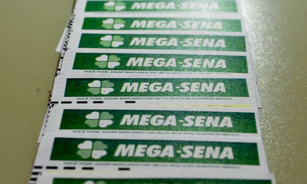 mega-sena-acumula-e-premio-vai-a-r$-30-milhoes