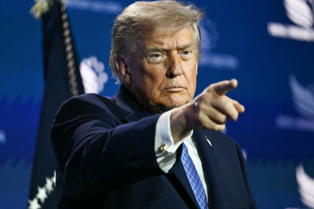 trump-pede-cassacao-de-licencas-de-emissoras-que-se-recusaram-a-transmitir-seu-discurso
