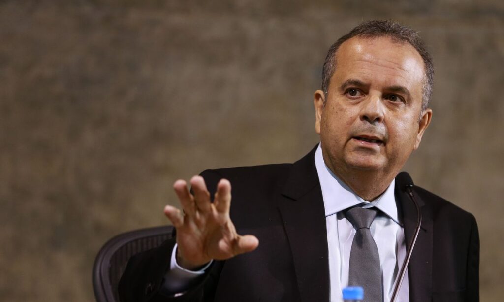 coordenador-da-campanha-de-flavio-bolsonaro-diz-que-michelle-segue-candidata