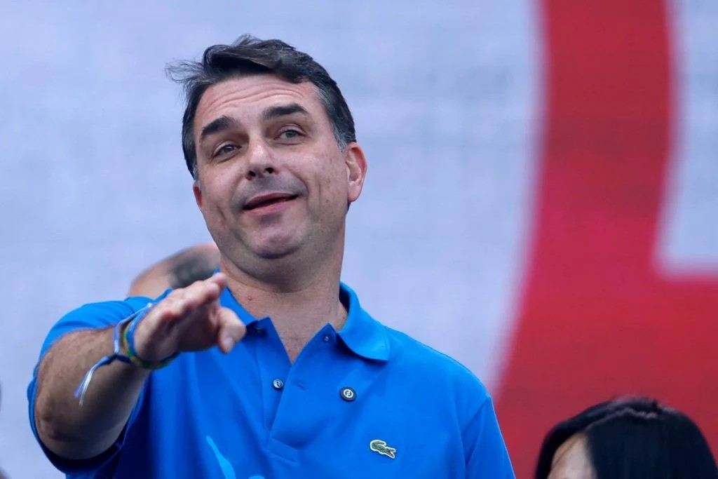 flavio-bolsonaro-nega-irregularidades-de-seu-escritorio-com-empresa-ligada-a-vorcaro