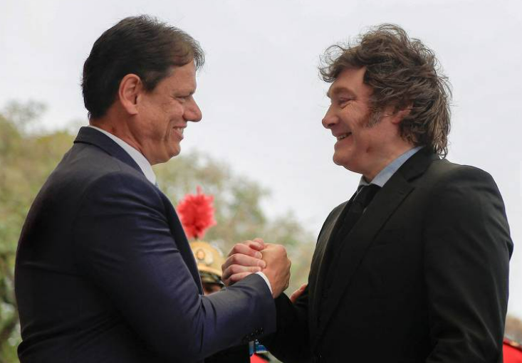 apesar-de-ataques-a-lula-em-evento-do-pl,-milei-nao-se-juntou-a-coro-que-pediu-petista-na-prisao