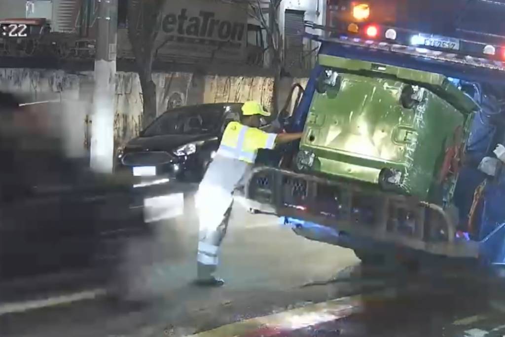 garis-de-sao-paulo-paralisam-coleta-de-lixo-apos-morte-de-colega-atropelado