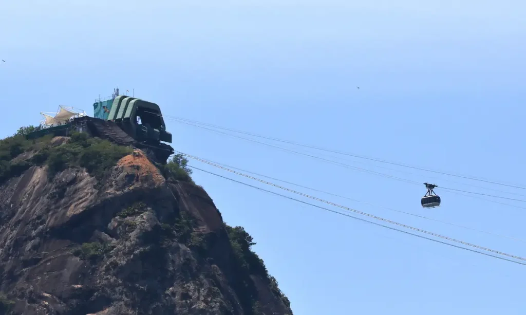 trf-2-mantem-suspensao-de-obras-de-tirolesa-no-pao-de-acucar