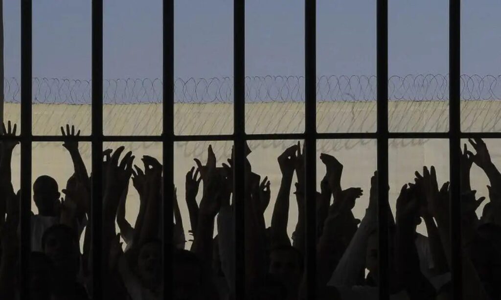 onze-presos-fogem-de-penitenciaria-apos-cavar-tunel-no-rn