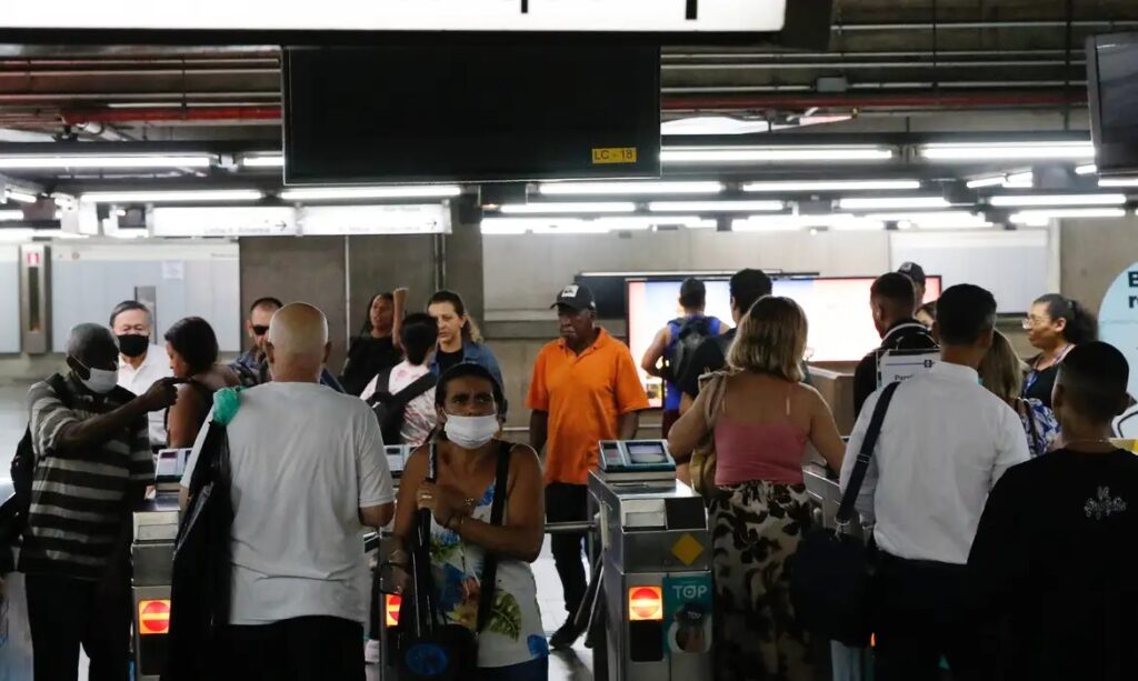 sem-trens,-trabalhadores-da-madrugada-nao-conseguem-voltar-para-casa-em-sp