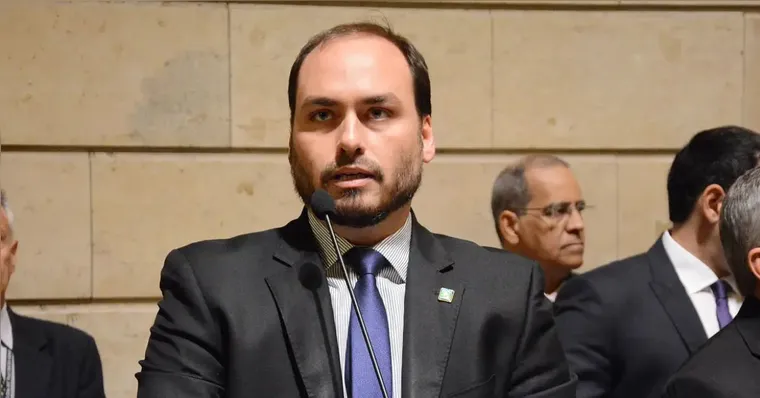 carlos-bolsonaro-registra-candidatura-ao-senado-e-declara-r$-2,7-milhoes-ao-tse